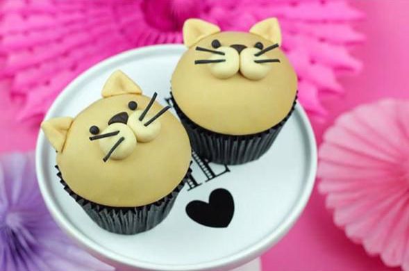 Purr Cupcake